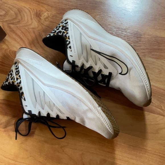 Nike Cheetah Running Sneaker - Picture 3 of 6